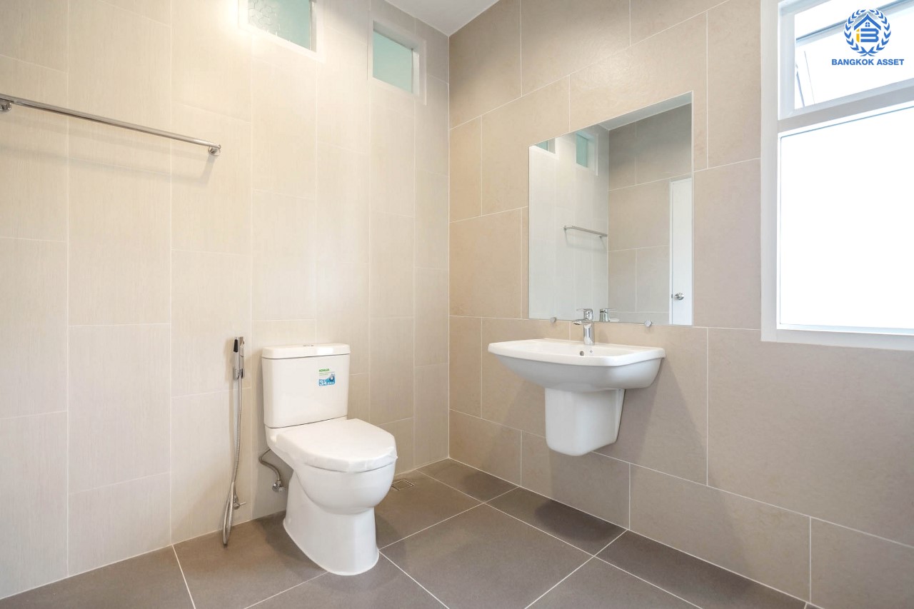 บ้านมือสองตกแต่งใหม่ ม.ศุภาลัย ออร์คิดปาร์ค2 ปิ่นเกล้า-ใกล้ถ.กาญจนาภิเษก หลังมุม ตกแต่งหรูหรา เนื้อที่ 69.8 ตร.ว. ฟังก์ชัน 4 ห้องนอน 4 ห้องน้ำ 1 ห้องแม่บ้าน จอดรถได้ 2 คัน บนทำเลเดินทางสะดวก เชื่อมต่อหลายเส้นทาง และเดอะมอลล์บางแค ทางด่วน "กาญจนาภิเษก" และรถไฟฟ้า "สถานีภาษีเจริญ"